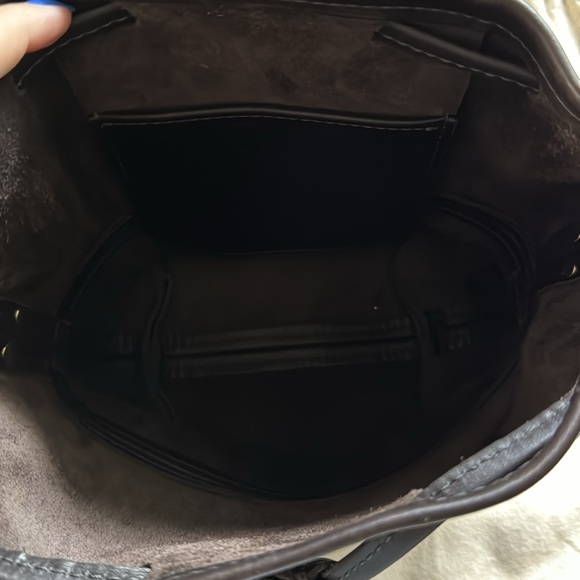 Classic Coventry Bucket bag in Wolf - Picture 6 of 6